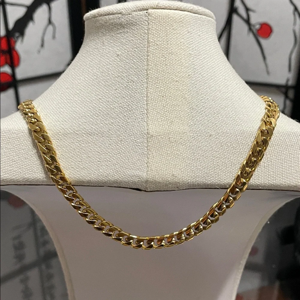 Givenchy Chain Necklace in double G closure